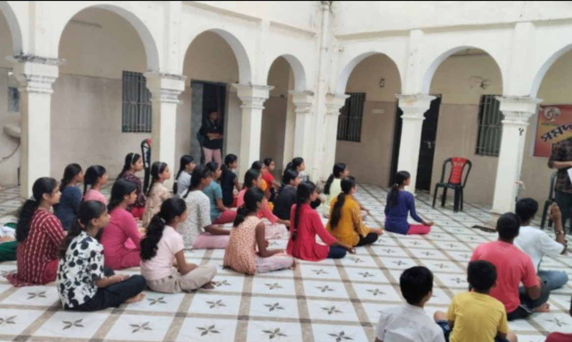 GyanGanj समुदाय योग सत्र